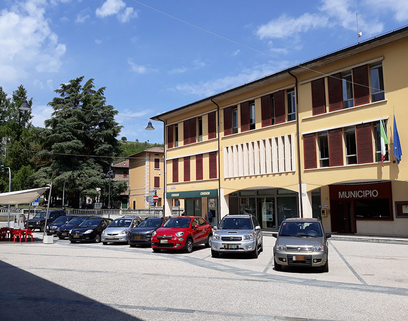 VEZZANO-SUL-CROSTOLO-Municipio