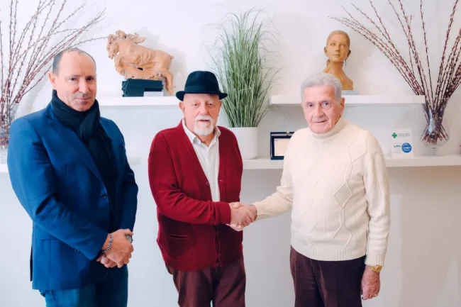 Stefano-Bigliardi-Salavatore-Carulli-Alfredo-Brindani Stefano Bigliardi, Salvatore Carulli e Attilio Brindani daavanti alle stature donate